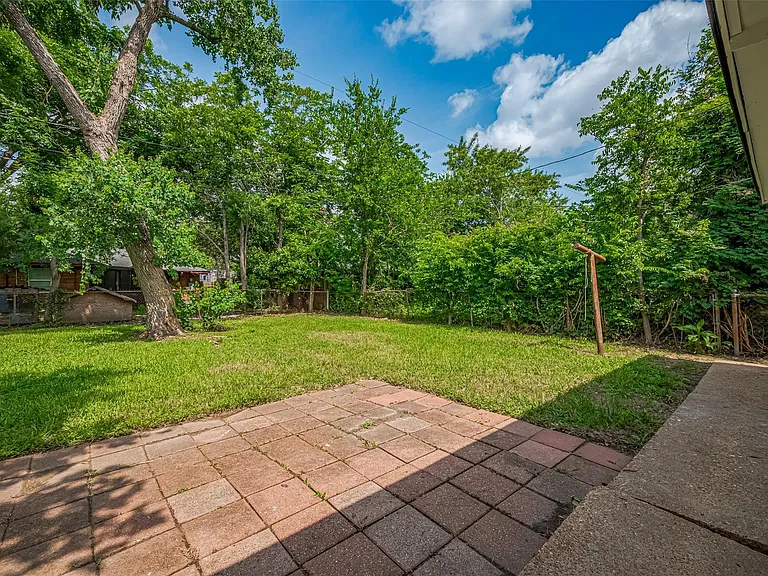 2112 Walnut Ln — Photo 23