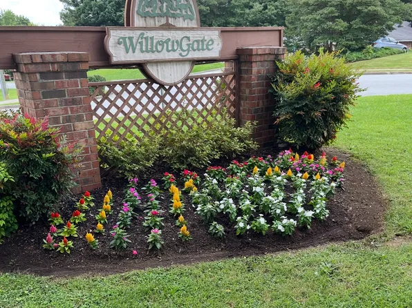 757 Willowgate Cir #A, Lilburn, GA 30047