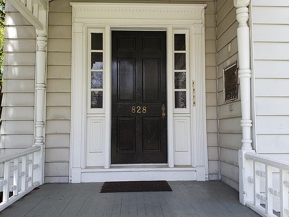 2nd image of 828 W South St APT 4