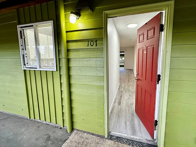 Park Plaza Apartments — Photo 19