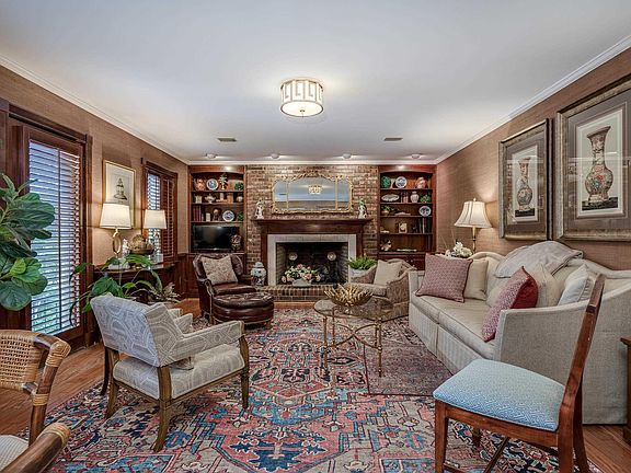 4th image of 104 Park Shore Dr W
