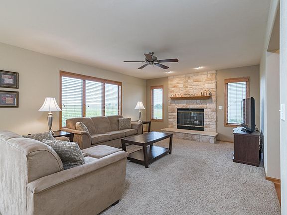 2nd image of 450 Emerald Hills Dr