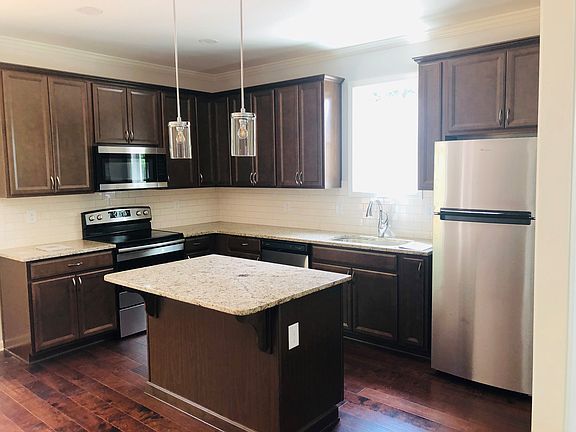 5th image of 325 N Gilmer St