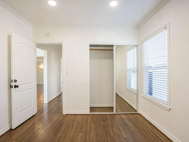 6101 Simpson Ave — Photo 8