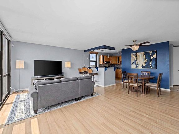 3rd image of 2901 S Michigan Ave APT 405
