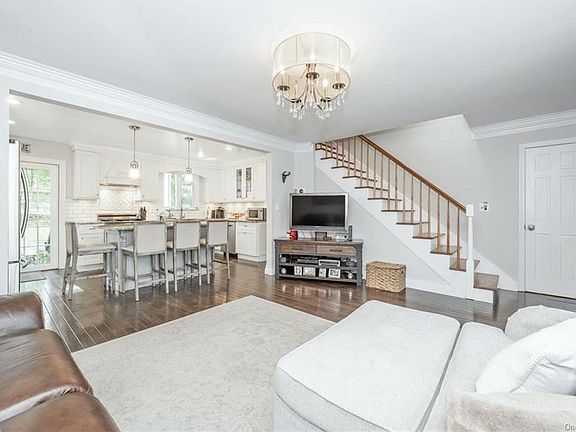 3rd image of 28 Saint Eleanoras Ln