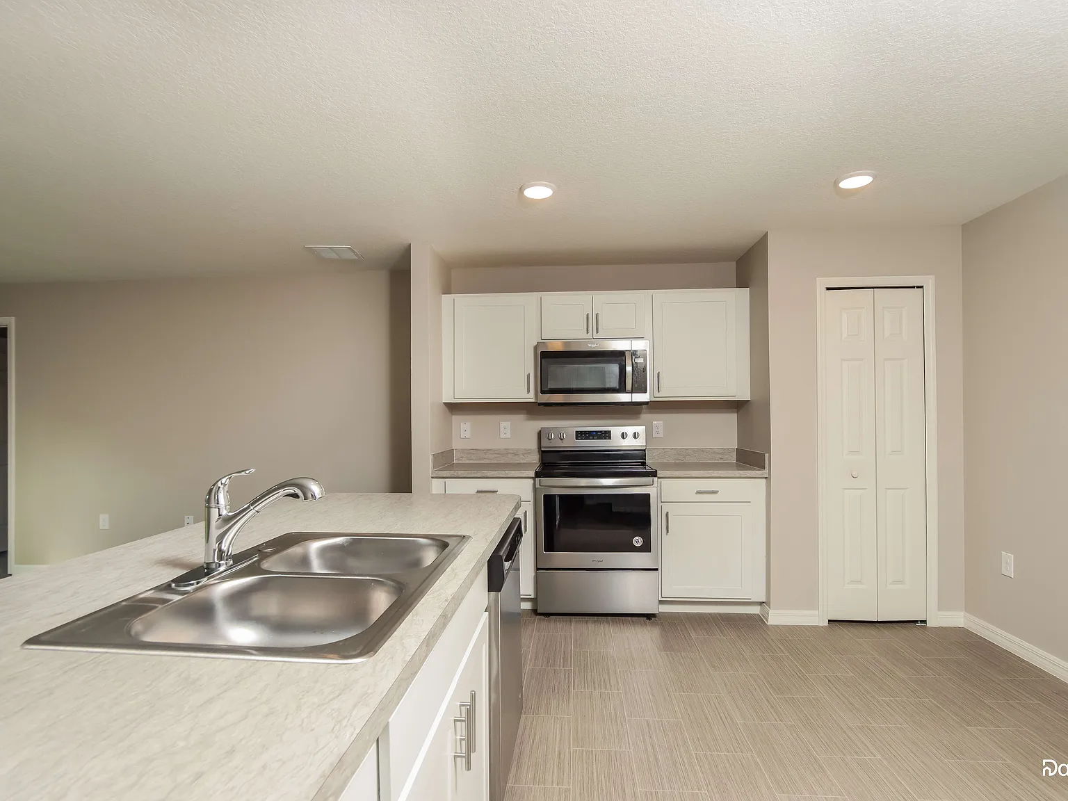 4 bed, 2.0 bath, 1806 sqft, $2,080 — Photo 4
