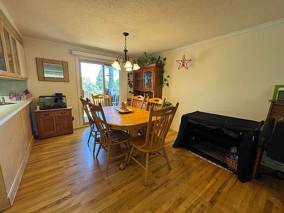 3rd image of 318 Moose Dr
