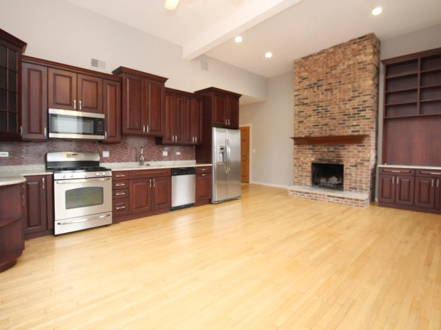 2 bed, 900 sqft, $3,500 — Photo 1