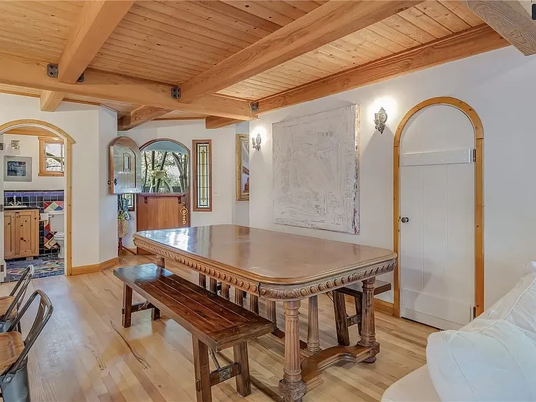 1225 Roosevelt Ln — Photo 2