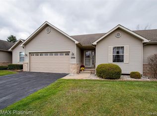 12088 Boldrey Dr, Fenton, MI 48430