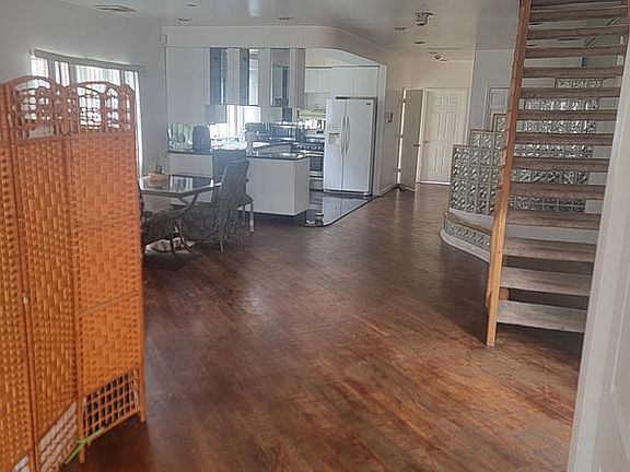 3rd image of 8709 Stillwells Pl