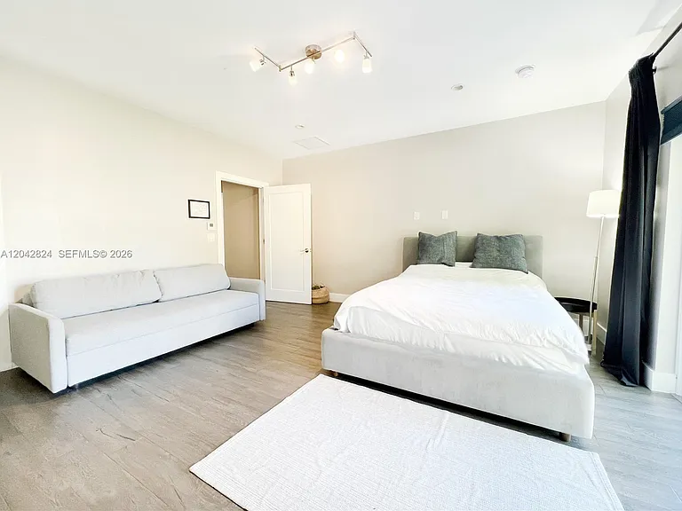 513 SW 18th Ct — Photo 21