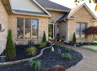 8933 Shadow Ridge Dr, Newburgh, IN 47630