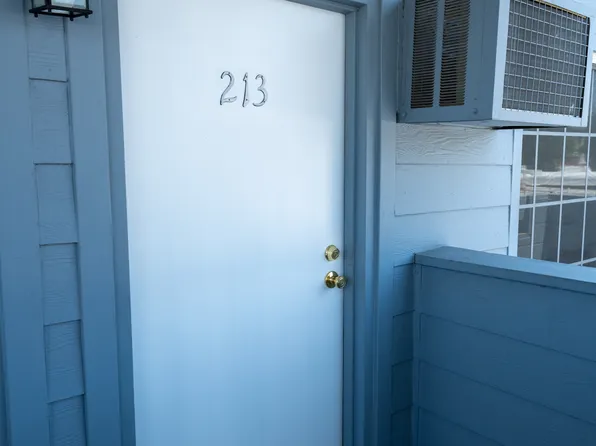 20930 Parthenia St Unit 213, Canoga Park, CA 91304