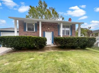2690 Bennington Pl, Maryland Heights, MO 63043