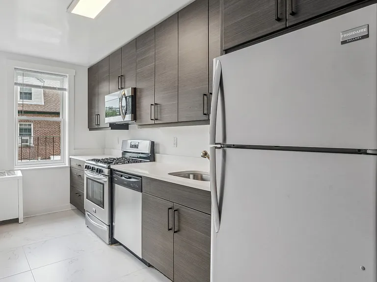 1135 Pelham Pkwy N #6E — Photo 3