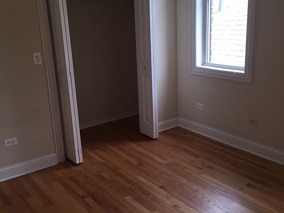 3rd image of 1041 W Newport Ave APT 1E