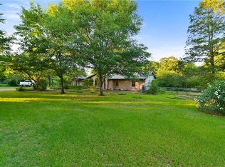 4711 Enchanted Oaks Dr, College Station, TX 77845