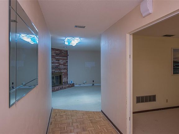 3rd image of 34 OAKMONT CIRCLE