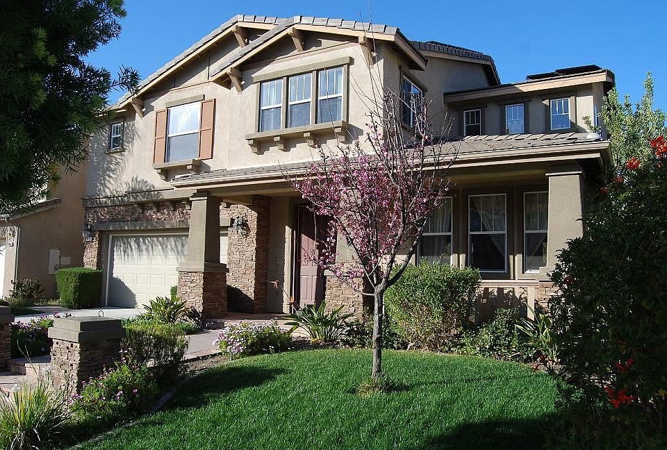Gorgeous landscaping!