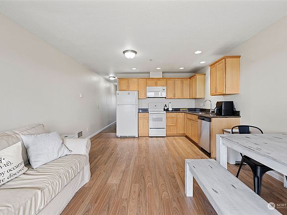 5th image of 205 W Bolstad #305