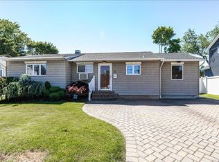 25 Main Pkwy, Plainview, NY 11803
