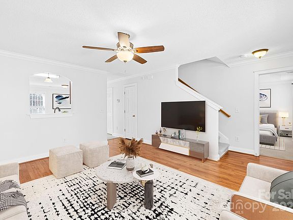 5th image of 13449 Glenwyck Ln
