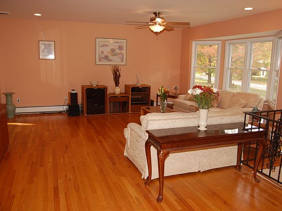 3rd image of 3208 Amelia Dr