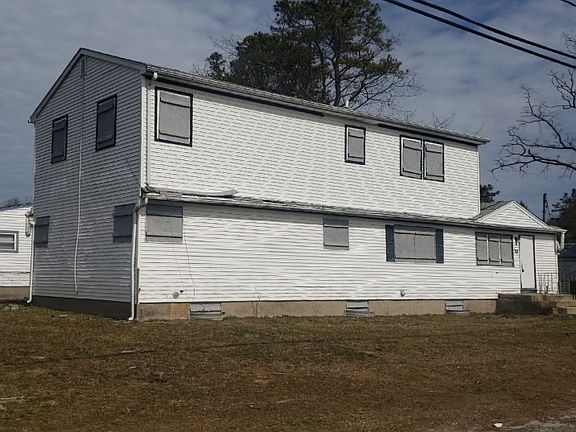 3rd image of 25 Laurel Dr