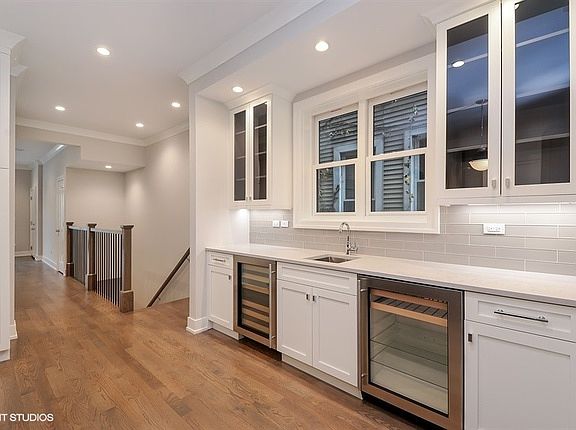 3rd image of 2511 N Southport Ave #1