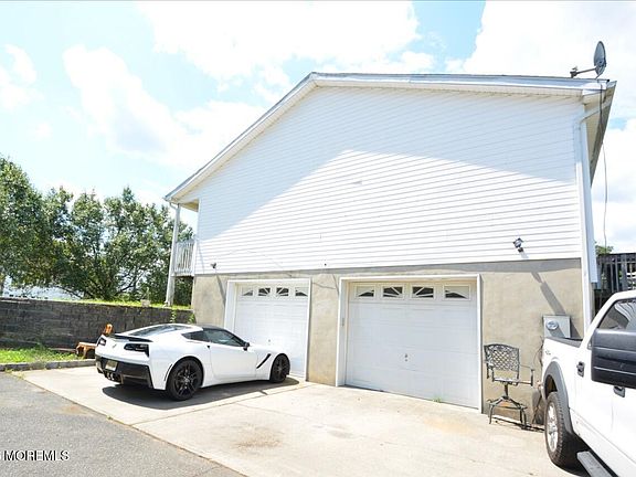 3rd image of 802 Adelphia Road
