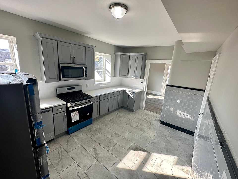1st image of 134 Prospect St Floor 3