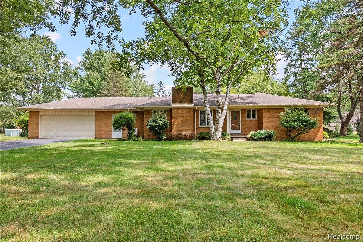 5860 Wright St, Troy, MI 48098