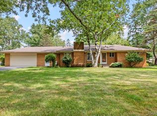 5860 Wright St, Troy, MI 48098