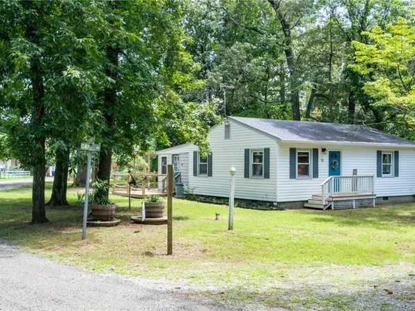 70 Oak Dr, Hartfield, VA 23071