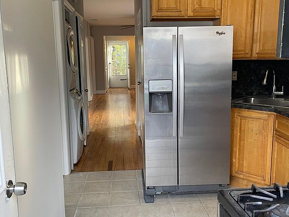 4th image of 191 Fordham St #1