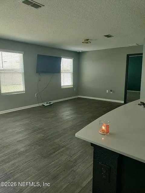 4260 Hemlock St — Photo 3