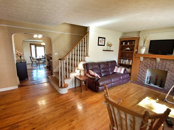 5th image of 1121 Sharon Ave