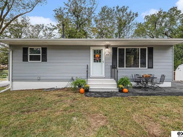 202 Leisure Ln, Bellevue, NE 68005