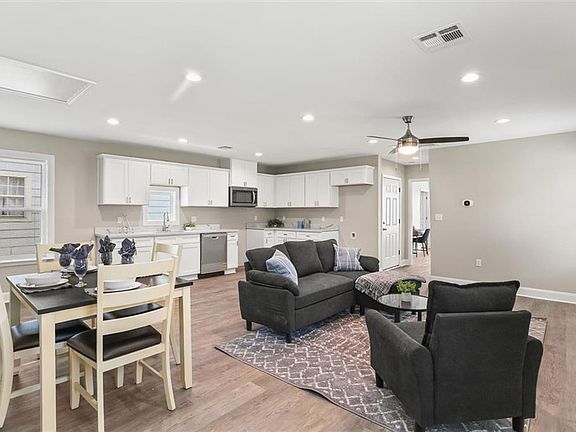 4th image of 2111 Forstall St