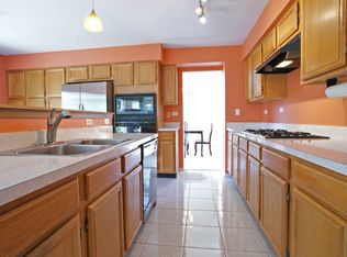 1665 Vineyard Dr, Gurnee, IL 60031