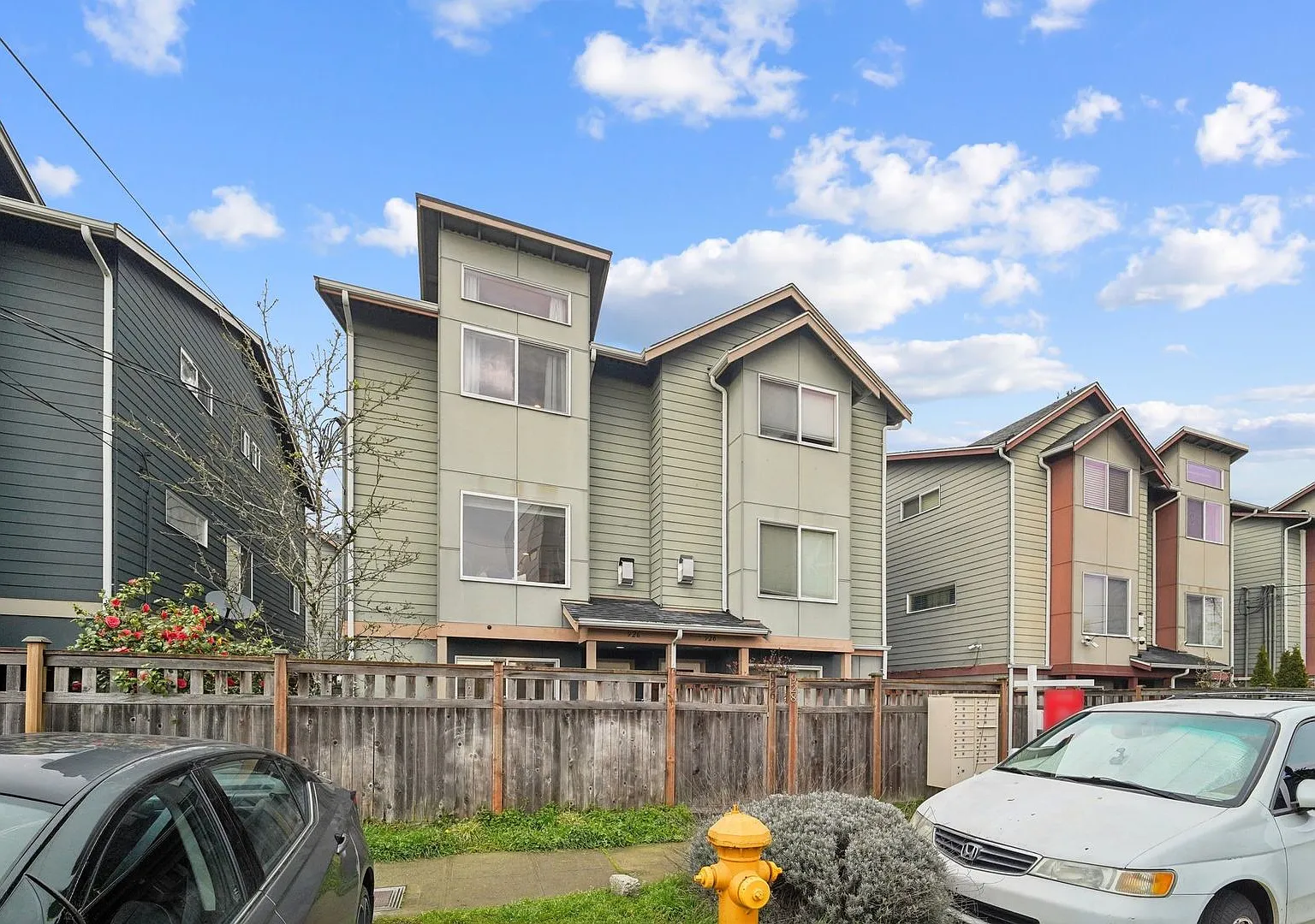 Stylish 3-Bed, 2.5 bath Townhome in Greenwood — Photo 1