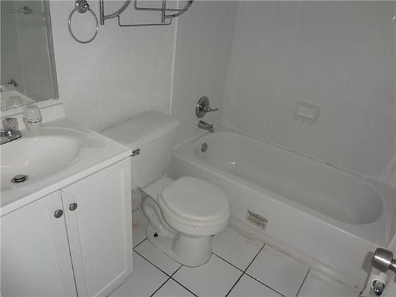 5th image of 1251 NE 108th St APT 219