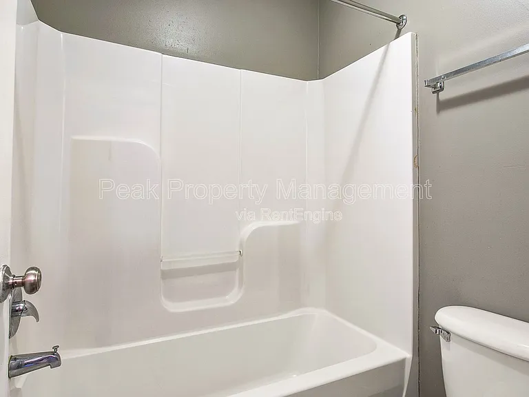 1510 W Broad St — Photo 72