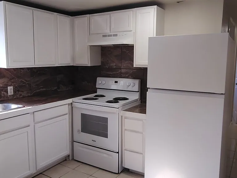 432 SW 7th St — Photo 5