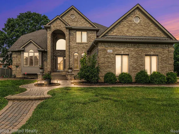 32560 Adam Brown Dr, Rockwood, MI 48173