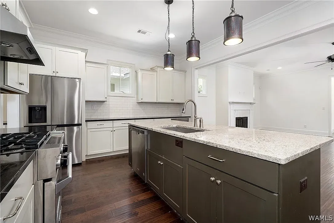 3 bed, 2194 sqft, $3,200 — Photo 4