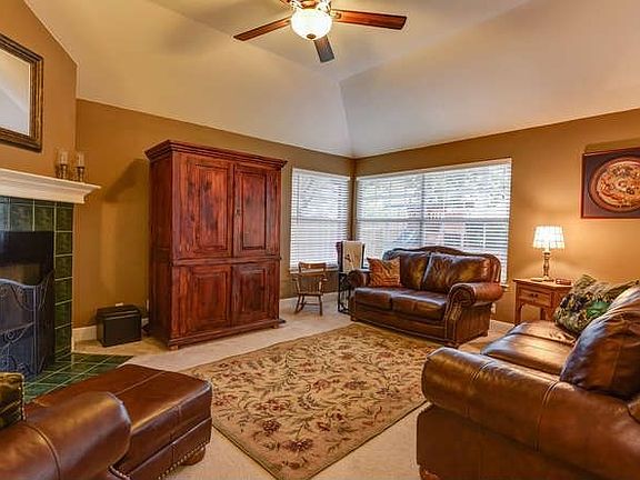 3rd image of 1711 Azalea Dr
