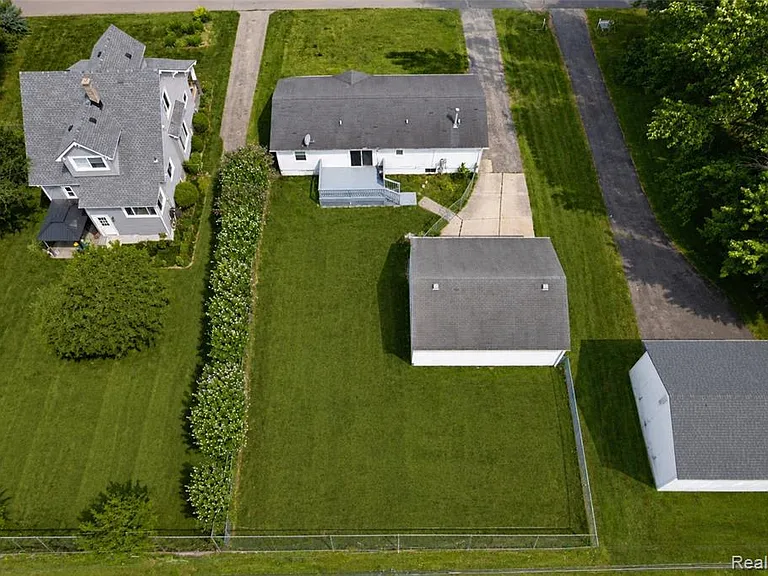 15060 Michael St — Photo 36
